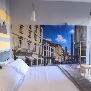 Close To Food And Shopping , Bologna Italy